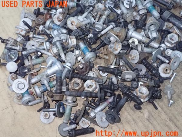 3UPJ=9230770720]クライスラー 300(LX36 LD系)ネジ・ナット・ステー類 セット ジャンク_3