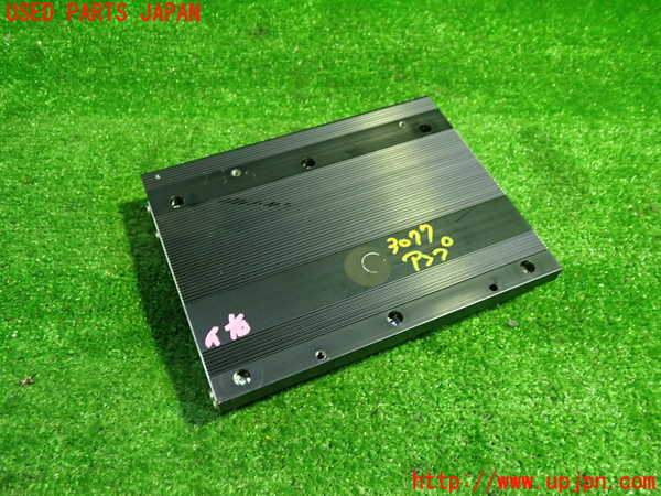 1UPJ-9230776525]クライスラー・300(LX36)アンプ 中古_4