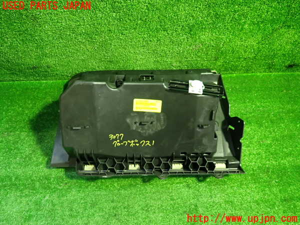 1UPJ-9230777516]クライスラー・300(LX36)グローブボックス1 中古_5