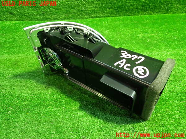 1UPJ-9230777527]クライスラー・300(LX36)エアコン吹き出し口2 中古_3