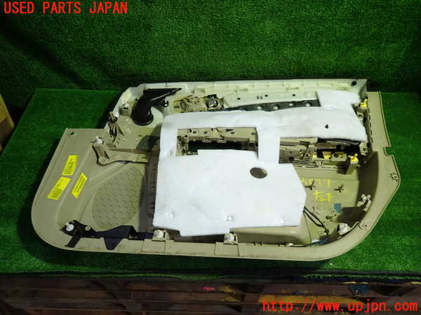 1UPJ-9230771264]クライスラー・300(LX36)左前ドア内張り 中古_3