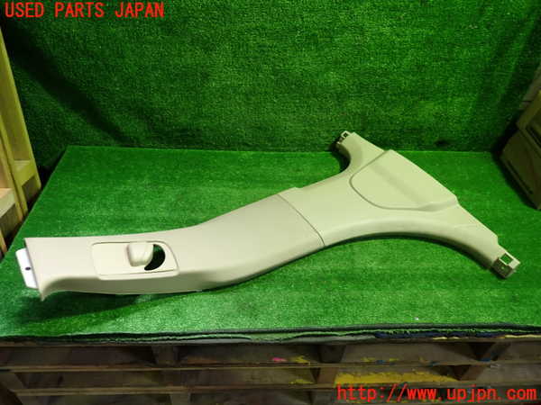 1UPJ-9230777665]クライスラー・300(LX36)右センターピラートリム 中古_4