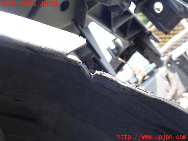 1UPJ-9230781090]ジャガー・XJ(J12LA)右前フェンダーライナー 中古_4
