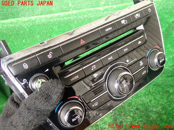 1UPJ-9230786066]ジャガー・XJ(J12LA)エアコンスイッチ1 中古_2