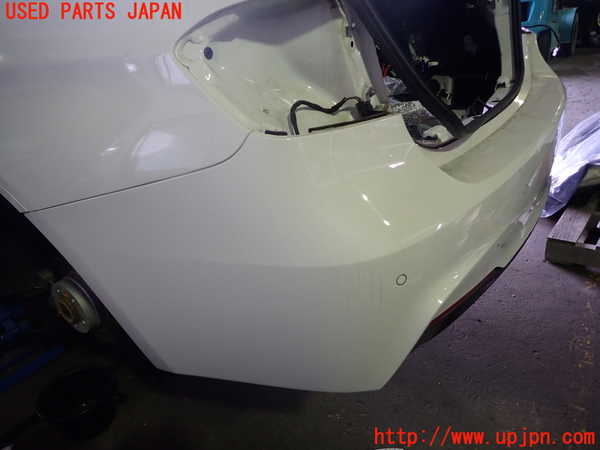 1UPJ-9230791610]BMW 320i(3B20)リアバンパー 中古_4