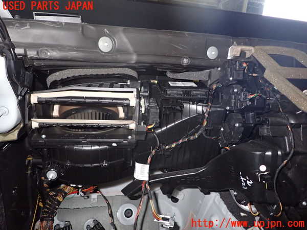 1UPJ-9230796081]BMW 320i(3B20)エバポレーター1 中古_3