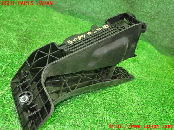 1UPJ-9230796381]BMW 320i(3B20)センサー1 (アクセルペダル) 中古_3
