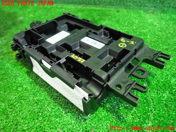 1UPJ-9230796741]BMW 320i(3B20)ヒューズボックス1 中古_3
