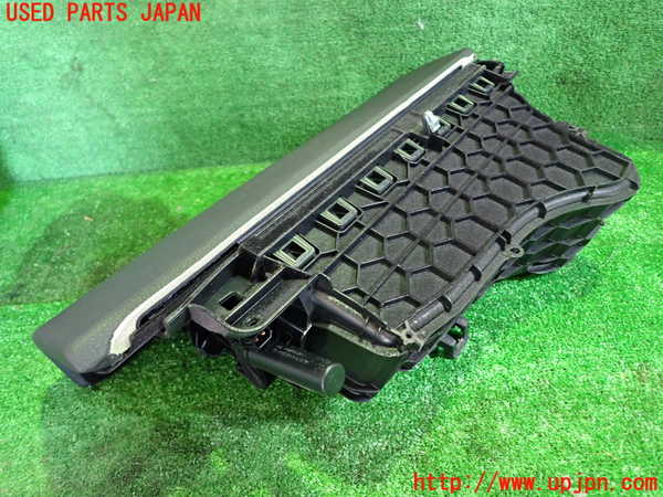 1UPJ-9230797516]BMW 320i(3B20)グローブボックス1 中古_3