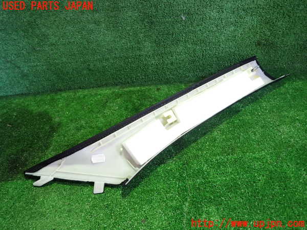 1UPJ-9230797660]BMW 320i(3B20)左フロントピラートリム 中古_2