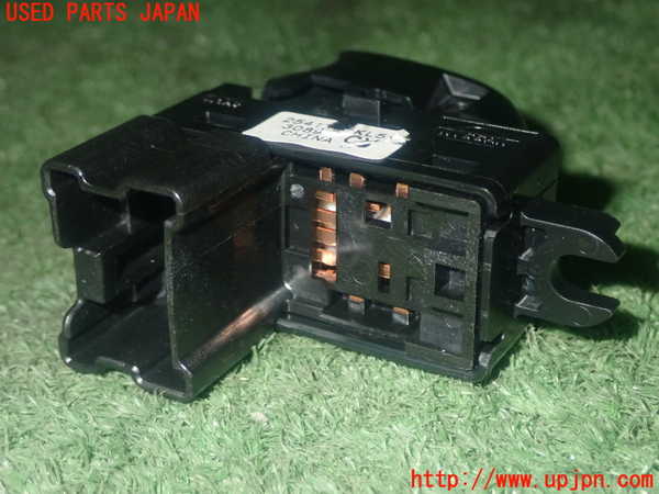1UPJ-9230806245]セレナ e-POWER C27系(HFC27)左前パワーウィンドウスイッチ 中古_3