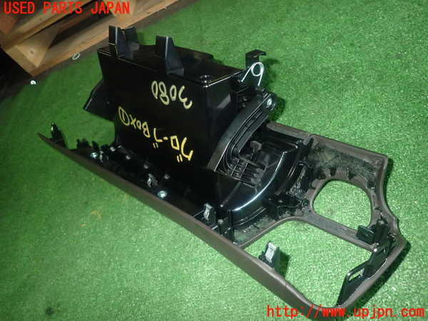 1UPJ-9230807516]セレナ e-POWER C27系(HFC27)グローブボックス1 中古_3