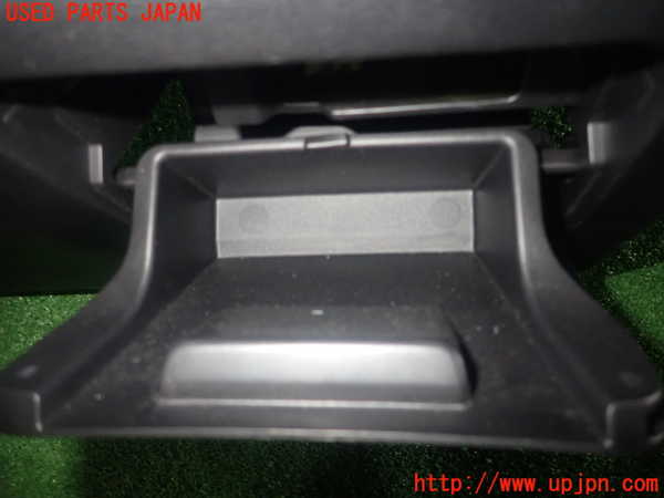 1UPJ-9230807841]セレナ e-POWER C27系(HFC27)小物入れ1 中古_4