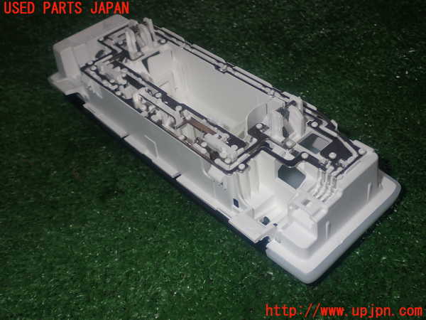 1UPJ-9230806411]セレナ e-POWER C27系(HFC27)ルームランプ1 1列目 中古_3