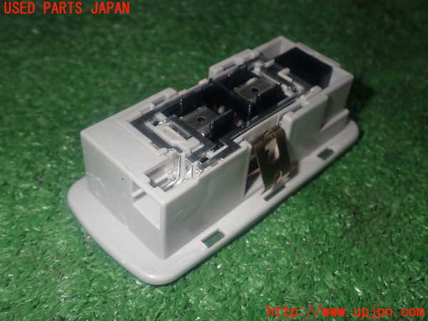 1UPJ-9230806413]セレナ e-POWER C27系(HFC27)ルームランプ3 3列目 中古_2
