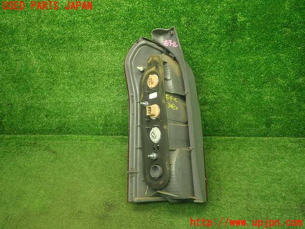 1UPJ-9230821530]サクシード バン ハイブリッド(NHP160V)右テールランプ 【ジャンク】_2