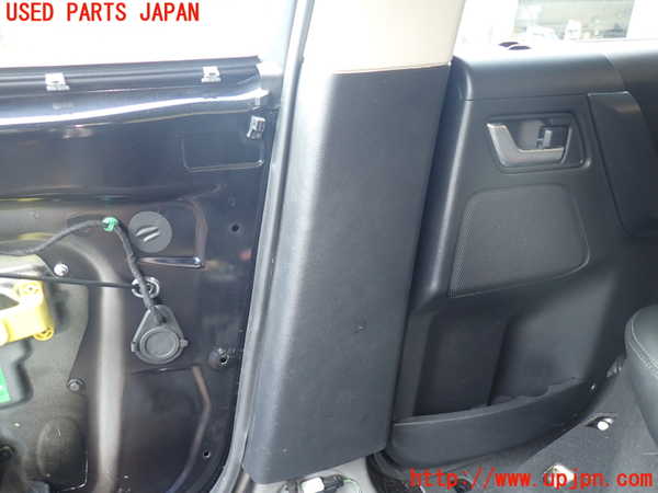 1UPJ-9230837665]ランドローバー・フリーランダー2(LF32)右センターピラートリム 中古_3