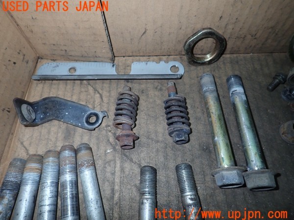 3UPJ=9230840720]ハイエースワゴン(KZH106W)ネジ・ナット・ステー類 セット ジャンク_2