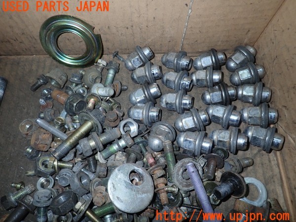 3UPJ=9230840720]ハイエースワゴン(KZH106W)ネジ・ナット・ステー類 セット ジャンク_4
