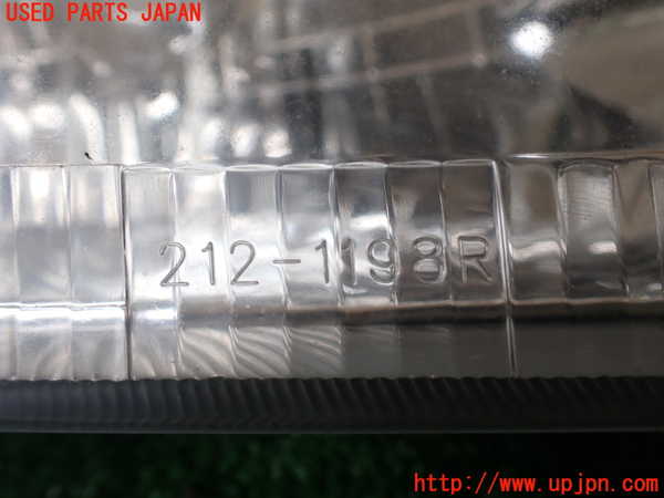 1UPJ-9230841130]ハイエースワゴン100系(KZH106W)右ヘッドライト ハロゲン 中古_4