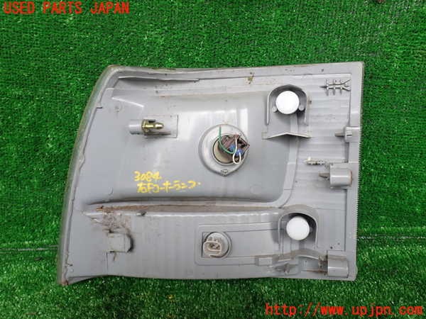 1UPJ-9230841150]ハイエースワゴン100系(KZH106W)右コーナーランプ 中古_3