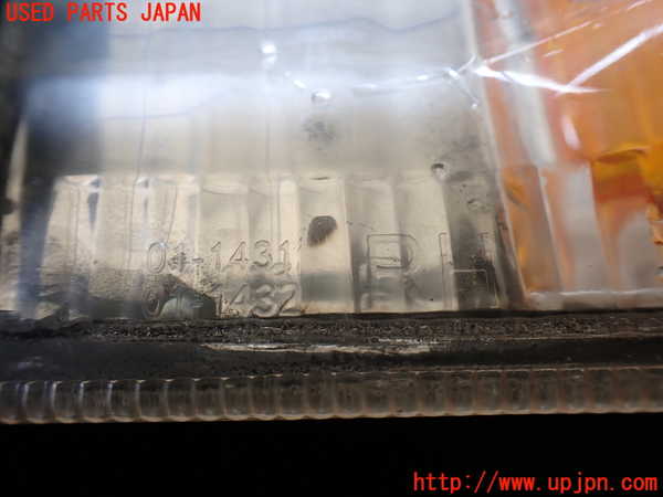 1UPJ-9230841150]ハイエースワゴン100系(KZH106W)右コーナーランプ 中古_4