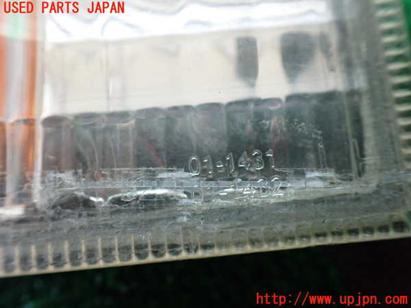 1UPJ-9230841152]ハイエースワゴン100系(KZH106W)左コーナーランプ 中古_4