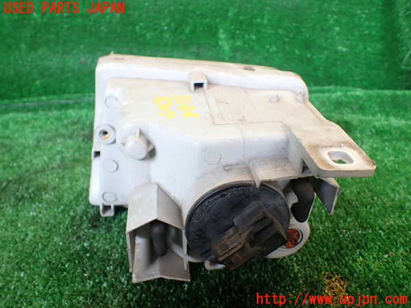 1UPJ-9230841180]ハイエースワゴン100系(KZH106W)右フォグ 中古_3