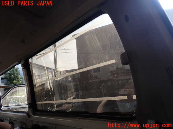 1UPJ-9230841380]ハイエースワゴン100系(KZH106W)右クォーターガラス M2A55 中古_2