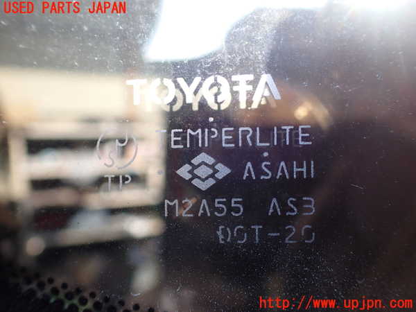 1UPJ-9230841380]ハイエースワゴン100系(KZH106W)右クォーターガラス M2A55 中古_3