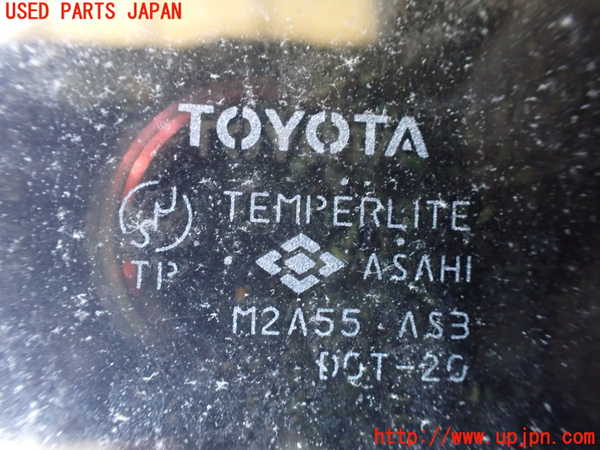 1UPJ-9230841370]ハイエースワゴン100系(KZH106W)右サイドセンターガラス M2A55 中古_2