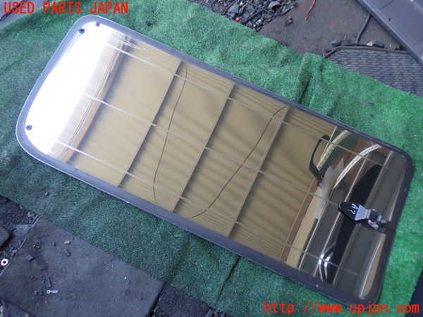 1UPJ-9230841370]ハイエースワゴン100系(KZH106W)右サイドセンターガラス M2A55 中古_3
