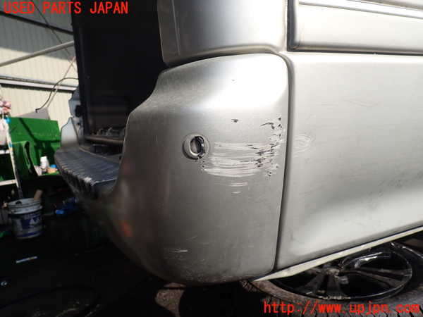 1UPJ-9230841610]ハイエースワゴン100系(KZH106W)リアバンパー 中古_3