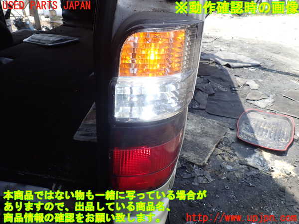 1UPJ-9230841530]ハイエースワゴン100系(KZH106W)右テールランプ 中古_5