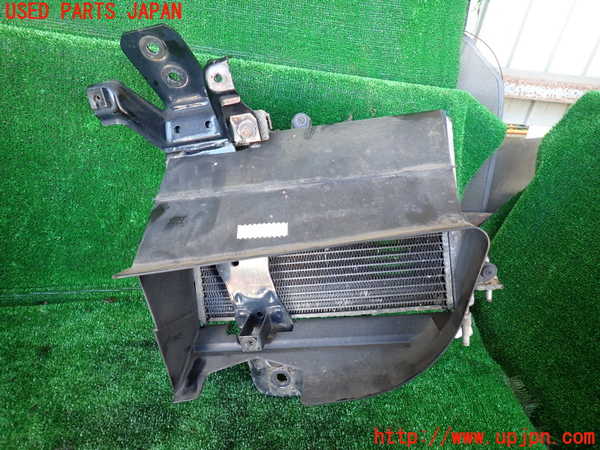 1UPJ-9230842323]ハイエースワゴン100系(KZH106W)ラジエーター3 (水冷インタークーラー用) 中古_2