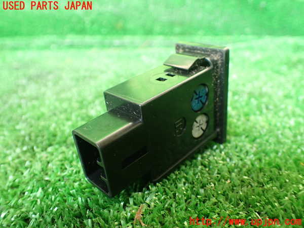 1UPJ-9230846308]ハイエースワゴン100系(KZH106W)スイッチ3 (AC100V) 中古_2