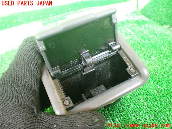 1UPJ-9230847821]ハイエースワゴン100系(KZH106W)灰皿1 中古_2