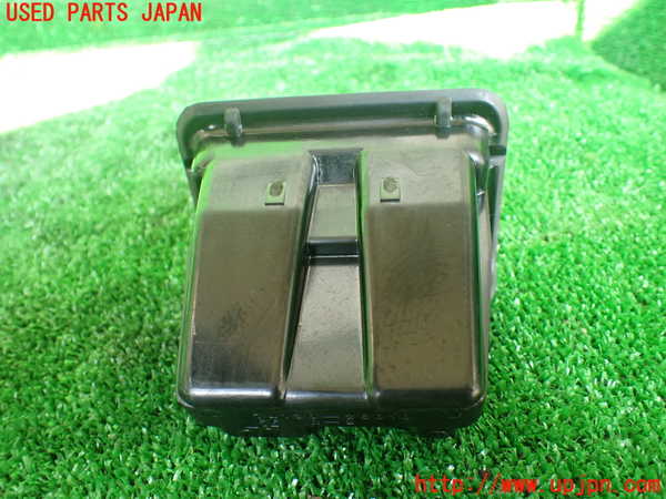 1UPJ-9230847821]ハイエースワゴン100系(KZH106W)灰皿1 中古_3