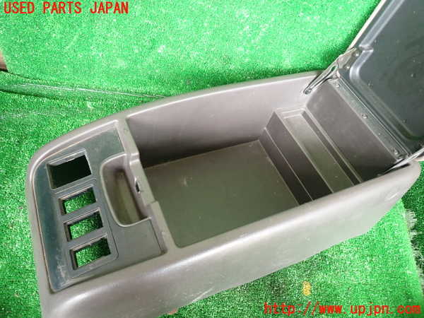 1UPJ-9230847540]ハイエースワゴン100系(KZH106W)センターコンソール 中古_2