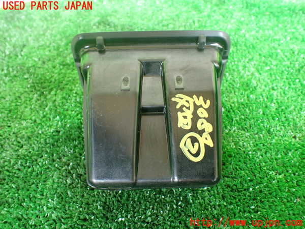 1UPJ-9230847822]ハイエースワゴン100系(KZH106W)灰皿2 中古_3
