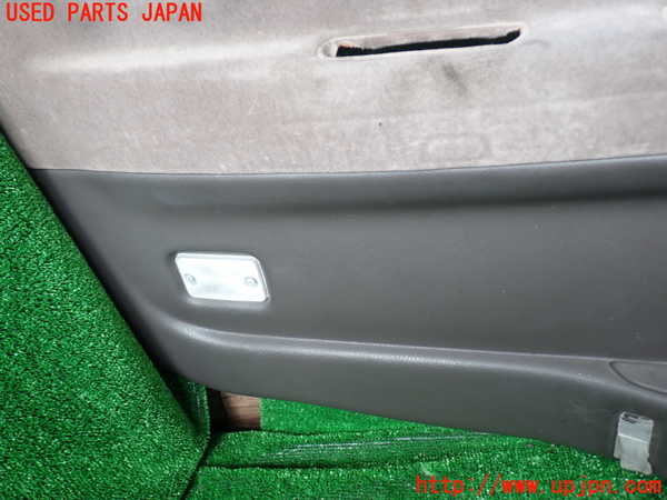 1UPJ-9230841264]ハイエースワゴン100系(KZH106W)左前ドア内張り 中古_3