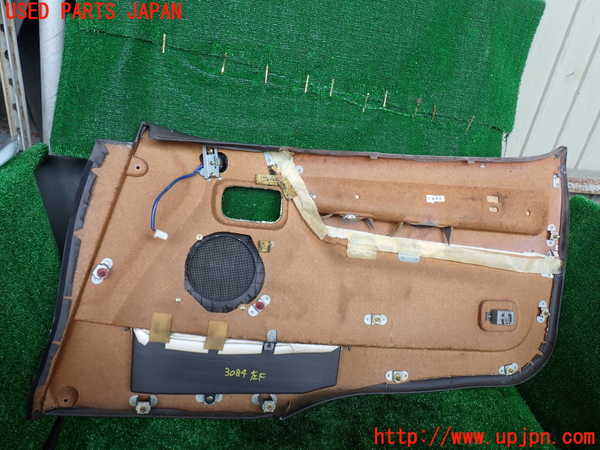 1UPJ-9230841264]ハイエースワゴン100系(KZH106W)左前ドア内張り 中古_4