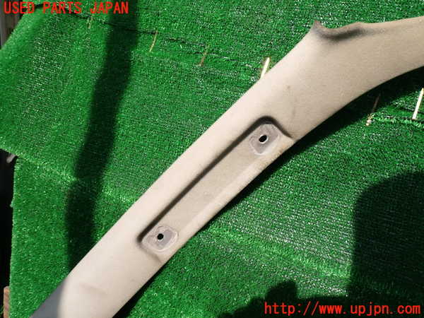 1UPJ-9230847655]ハイエースワゴン100系(KZH106W)右フロントピラートリム 中古_2