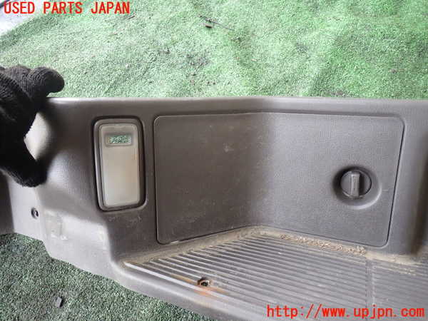 1UPJ-9230847740]ハイエースワゴン100系(KZH106W)スカッフプレート 中古_2