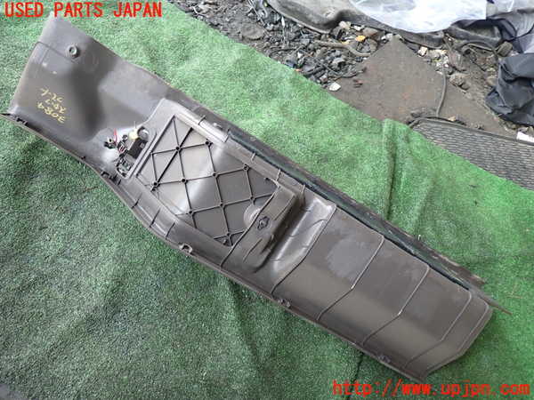 1UPJ-9230847740]ハイエースワゴン100系(KZH106W)スカッフプレート 中古_3