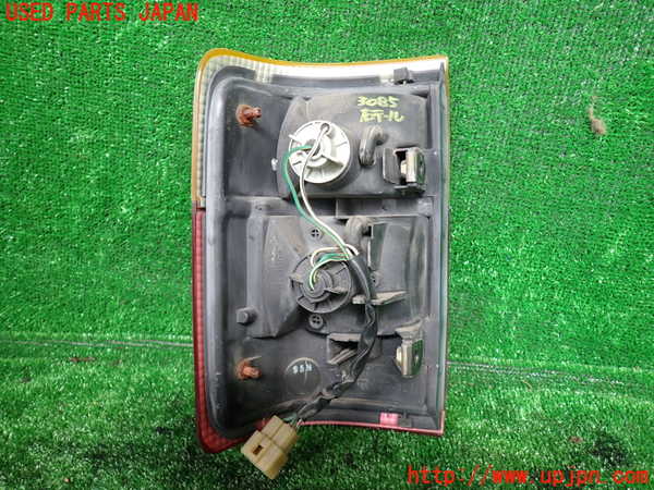 1UPJ-9230851530]ハイラックスサーフ N130系 4ドア(YN130G)右テールランプ 中古_3