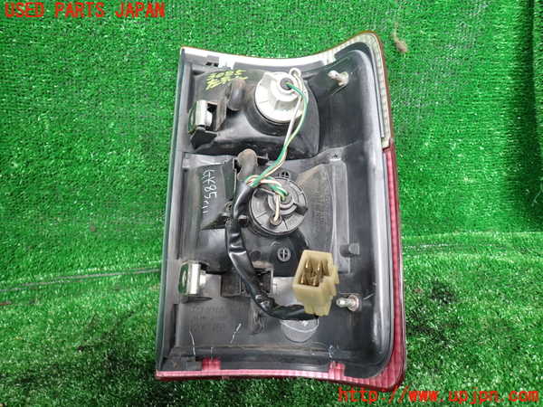 1UPJ-9230851536]ハイラックスサーフ N130系 4ドア(YN130G)左テールランプ 中古_3