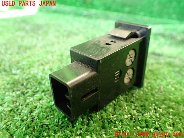 1UPJ-9230856300]ハイラックスサーフ N130系 4ドア(YN130G)デフォッガースイッチ 中古_2