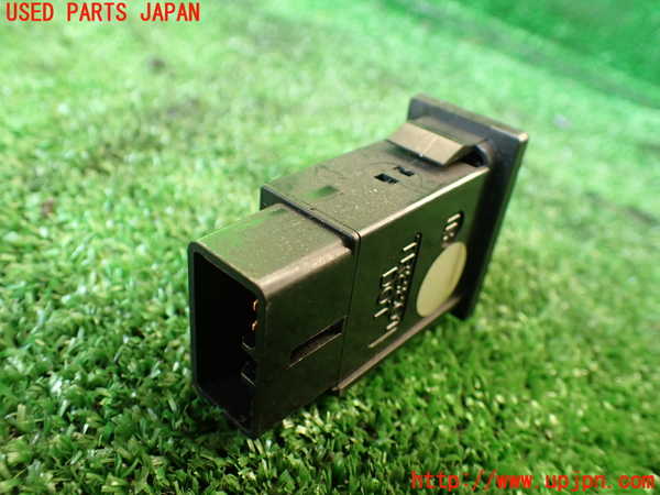 1UPJ-9230856290]ハイラックスサーフ N130系 4ドア(YN130G)ハザードスイッチ 中古_2