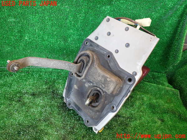 1UPJ-9230857555]ハイラックスサーフ N130系 4ドア(YN130G)ATシフトレバー 中古_4